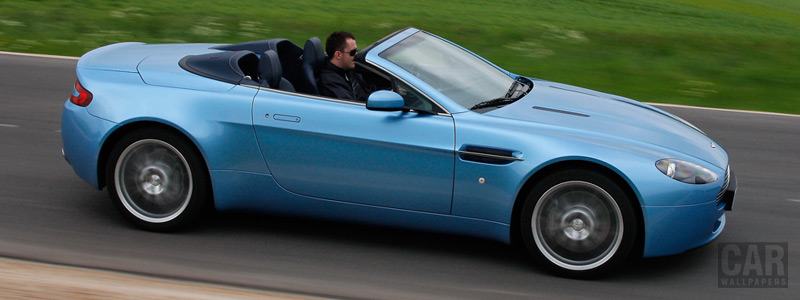 Обои автомобили Aston Martin V8 Vantage Roadster Glacial Blue - 2008 - Car wallpapers