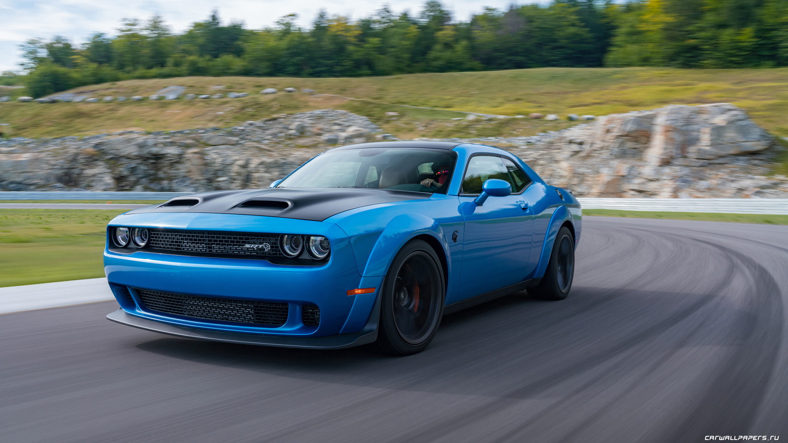 Dodge Challenger srt Hellcat красный